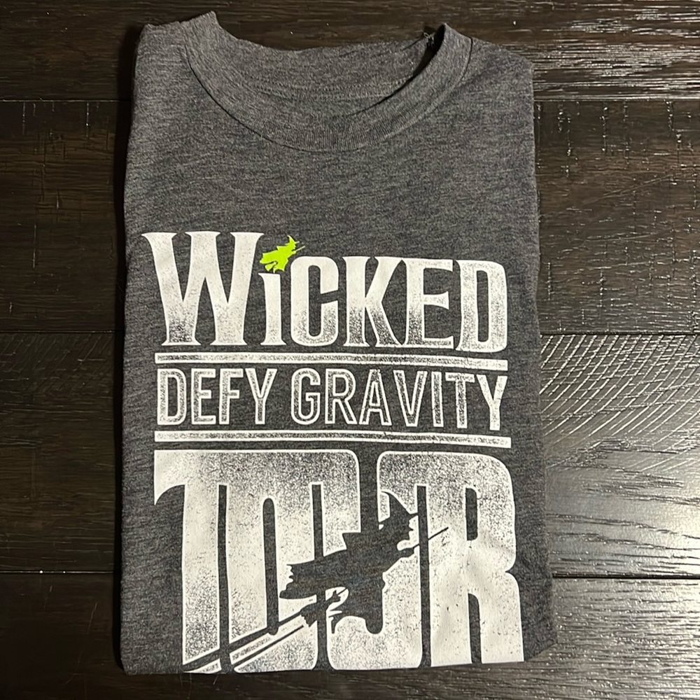 2018 Wicked the Musical Tour Shirt Size Medium